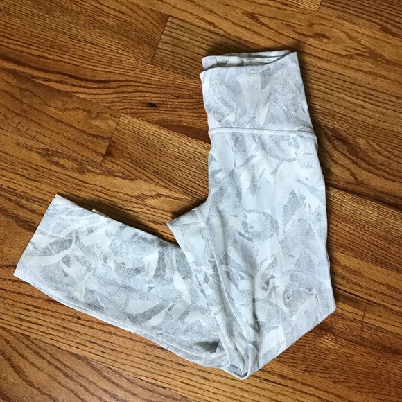 Lululemon White/Gray Pattern Legging - Picture 2 of 12